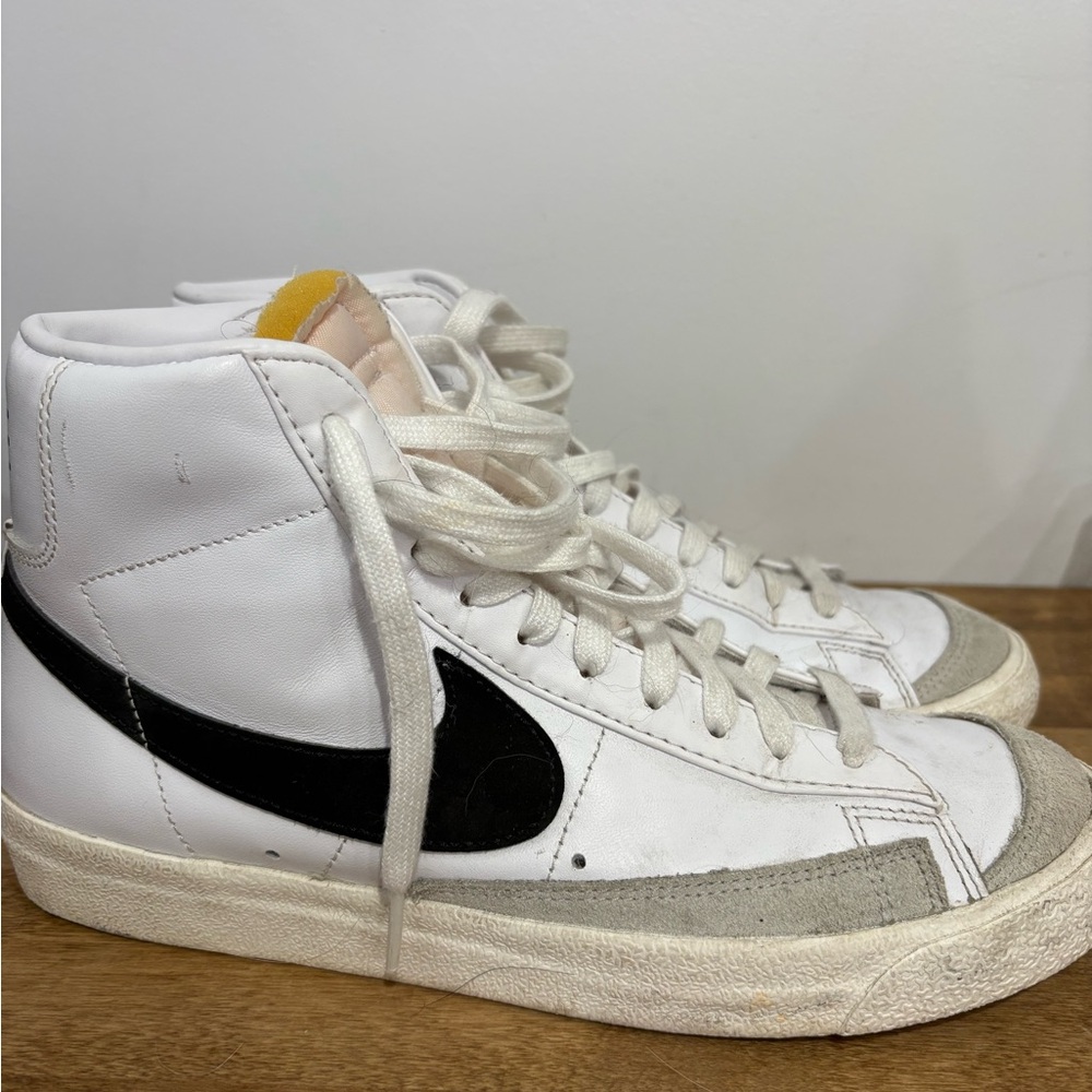 Nike White and Black High-Tops